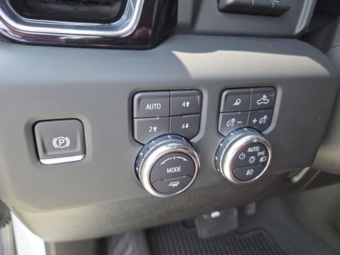 Used 2024 GMC Sierra 2500 Denali Ultimate AWD/4WD image 7