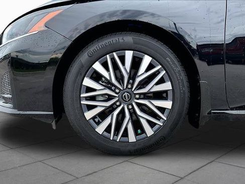 Certified 2024 Nissan Altima 2.5 SV FWD image 11