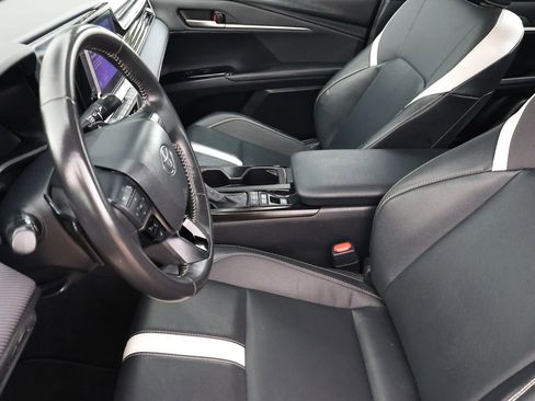 Used 2025 Toyota Camry SE FWD image 14