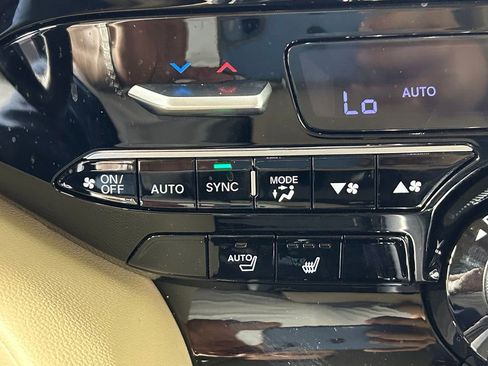 Used 2023 Acura MDX SH-AWD image 25