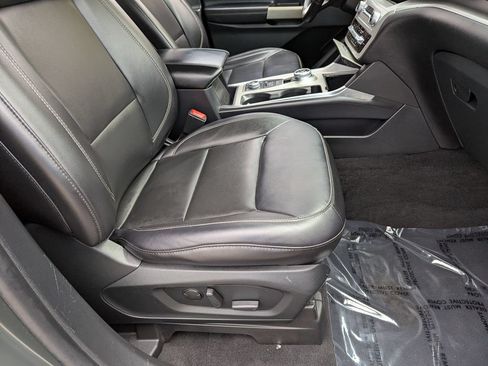 Used 2021 Ford Explorer XLT w/ Equipment Group 202A AWD/4WD image 40