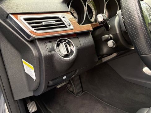 Used 2014 Mercedes-Benz E 350 Sedan image 26