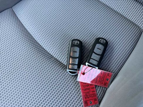 Used 2019 Toyota Yaris LE image 32