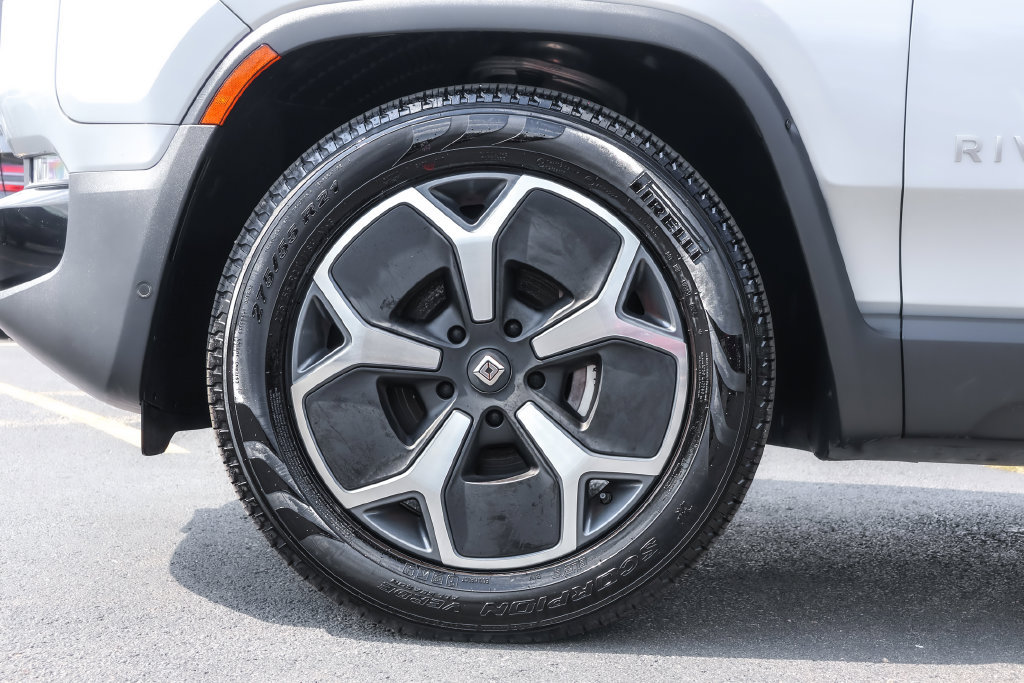 Used 2024 Rivian R1S Adventure Dual AWD/4WD image 18
