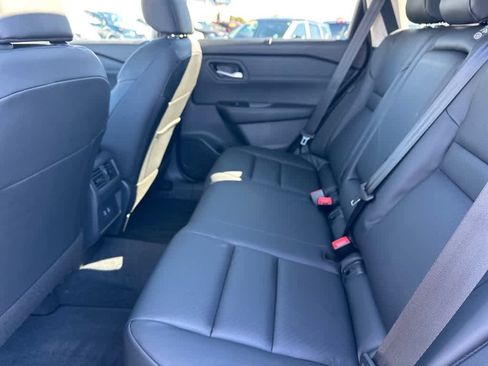 Used 2026 Nissan Rogue SV w/ SV Premium Package image 10