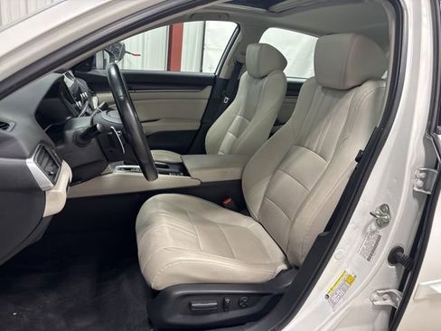 Used 2018 Honda Accord Touring image 13