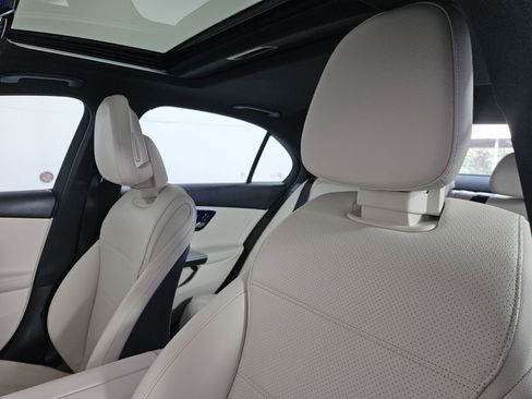 Used 2025 Mercedes-Benz C 300 Sedan image 18