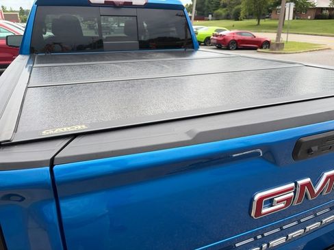 Used 2024 GMC Sierra 1500 AT4 w/ Technology Package AWD/4WD image 9