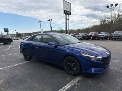 Used 2022 Hyundai Elantra SEL w/ Convenience Package image 1