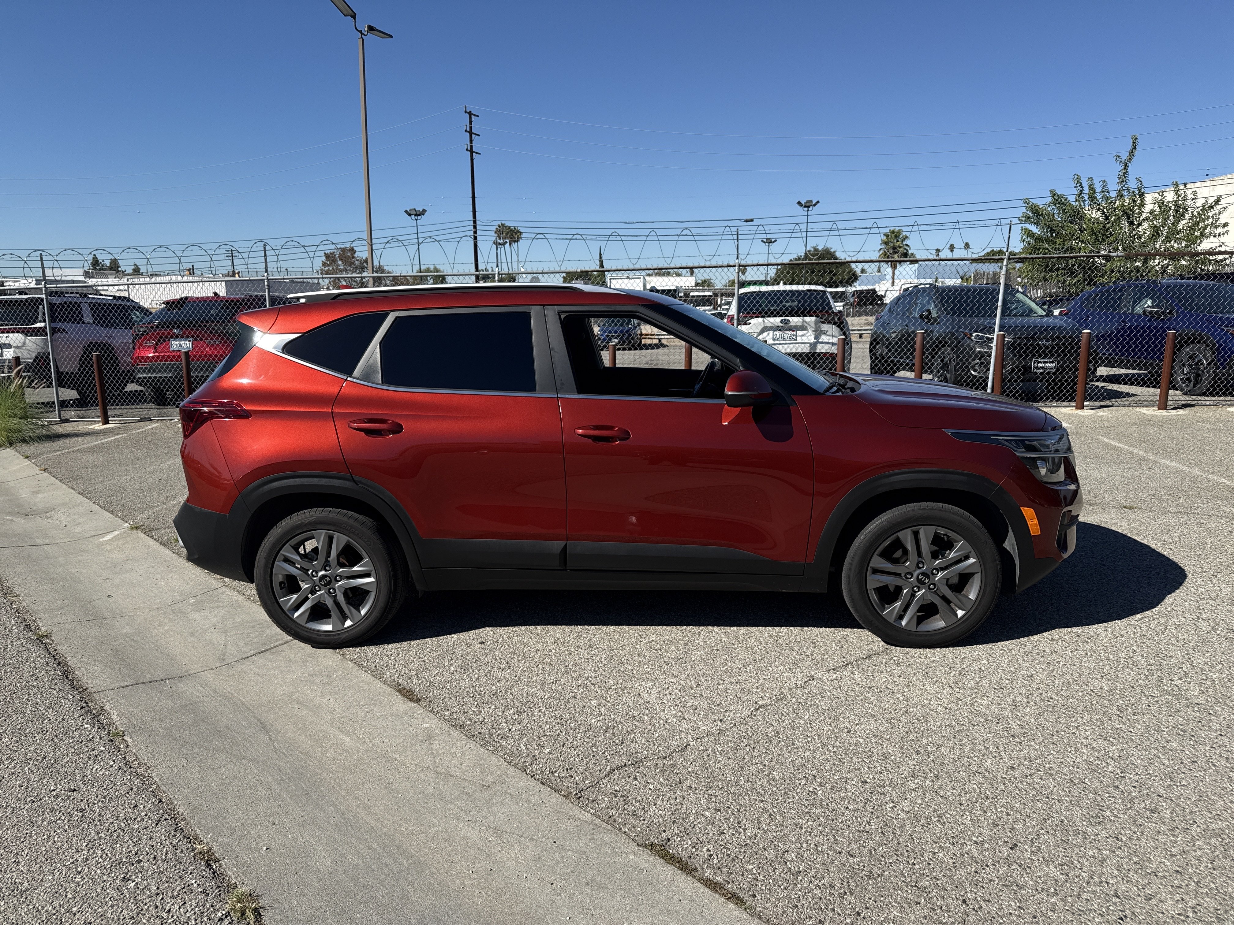 Used 2021 Kia Seltos S FWD image 3