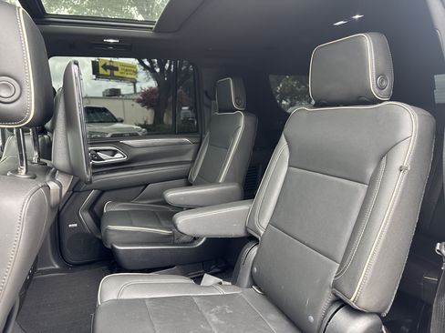 Used 2021 GMC Yukon XL SLT w/ SLT Premium Package AWD/4WD image 9