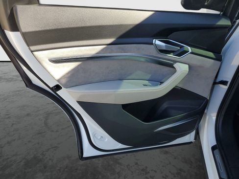 Used 2022 Audi e-tron Chronos w/ Chronos Package image 16