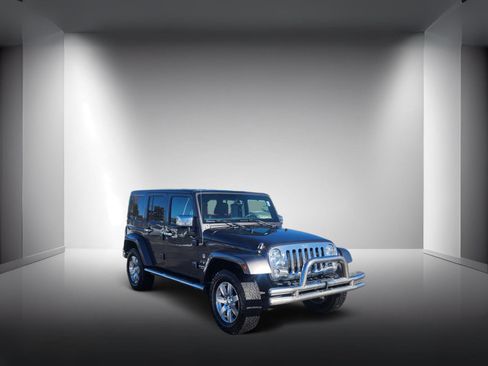 Used 2016 Jeep Wrangler Unlimited Sahara w/ Mopar Chrome Edition Group image 4