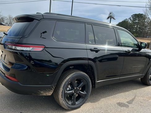 New 2025 Jeep Grand Cherokee L Laredo image 8