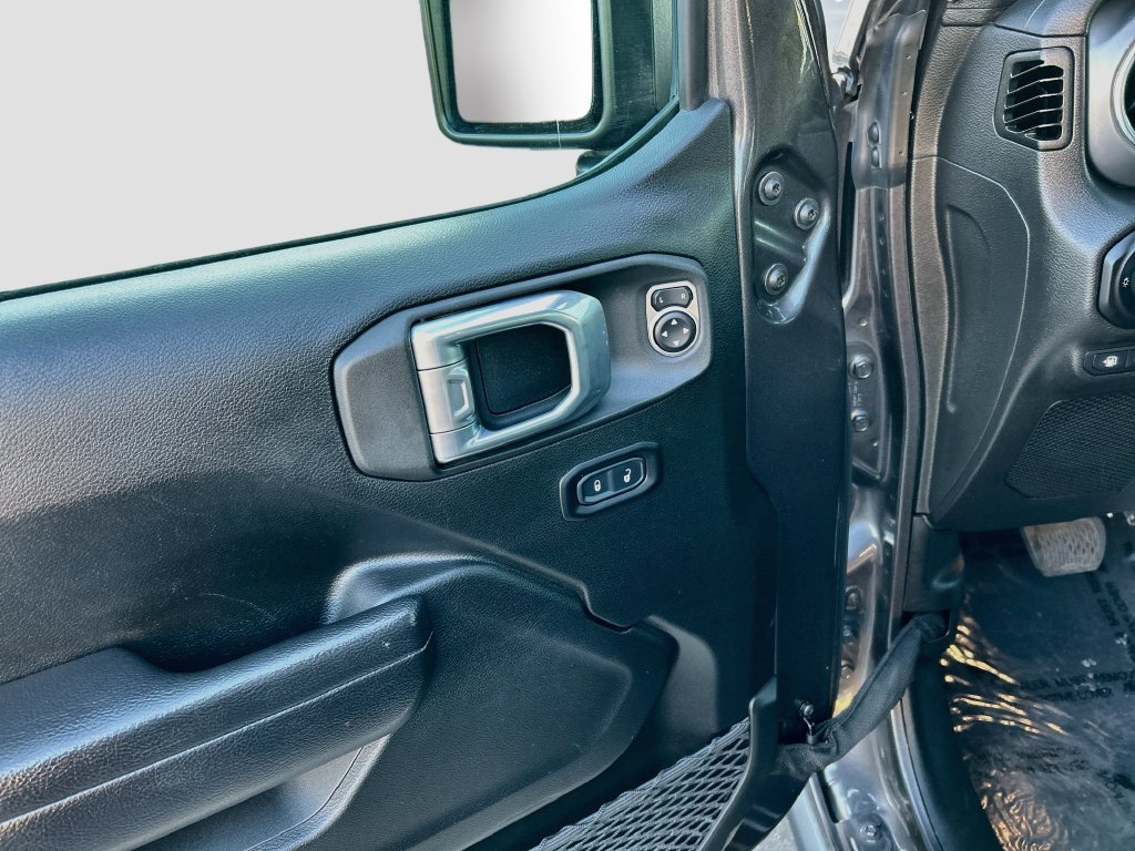 Used 2022 Jeep Wrangler Unlimited Rubicon 4xe AWD/4WD image 18