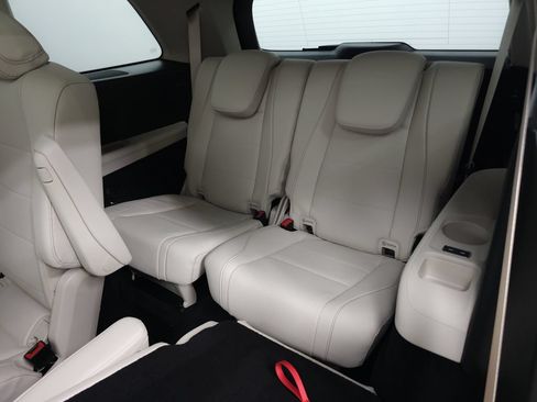 Certified 2026 Mercedes-Benz GLS 450 4MATIC image 31