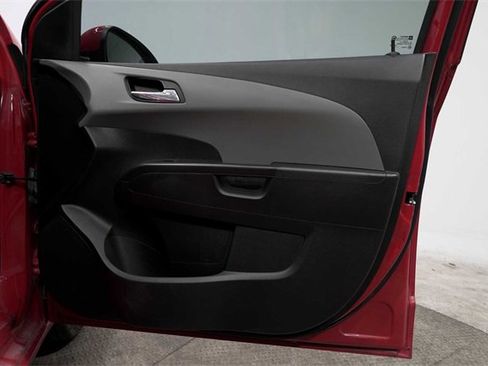 Used 2014 Chevrolet Sonic LT image 9