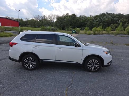 Used 2020 Mitsubishi Outlander AWD image 4