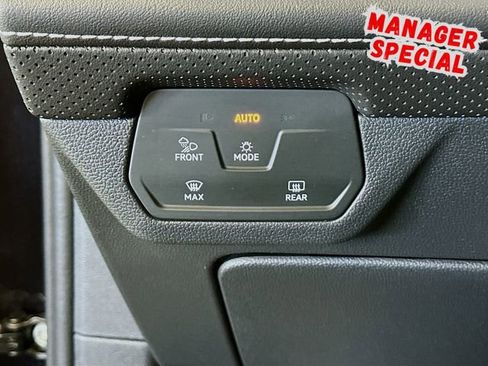 Used 2025 Volkswagen Atlas SEL Premium R-Line image 11