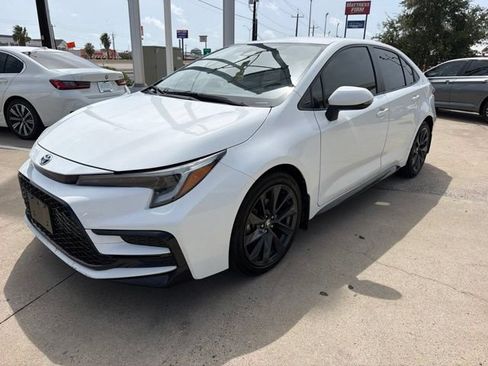 Used 2024 Toyota Corolla SE FWD image 2