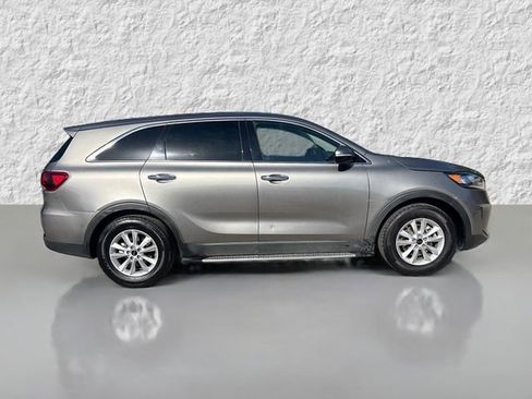 Used 2019 Kia Sorento L image 2