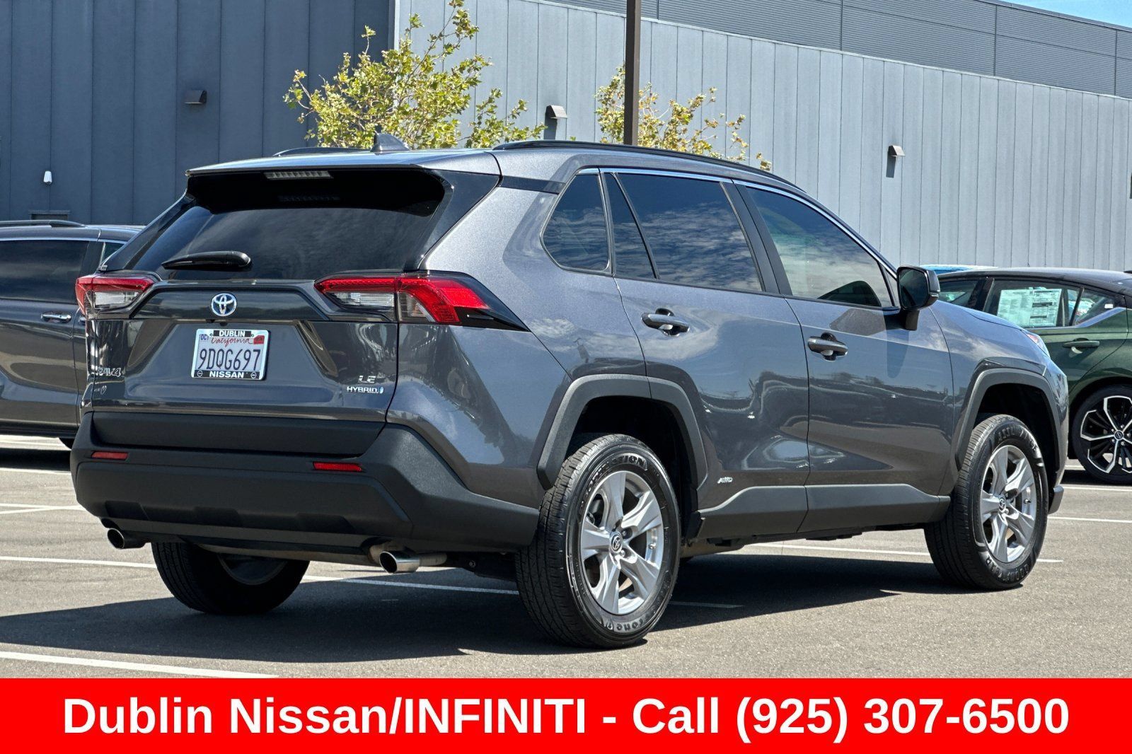 Used 2022 Toyota RAV4 LE AWD/4WD image 4