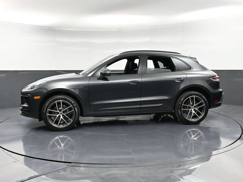 Certified 2026 Porsche Macan AWD/4WD image 2