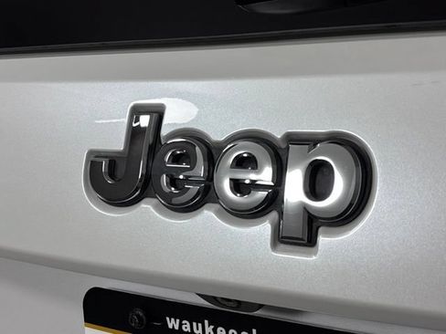 Used 2018 Jeep Grand Cherokee Summit AWD/4WD image 14