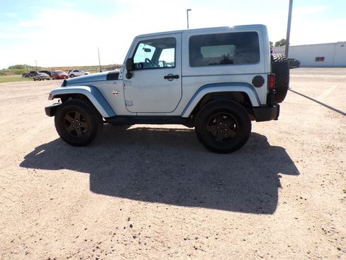 Used 2012 Jeep Wrangler Sahara AWD/4WD image 10