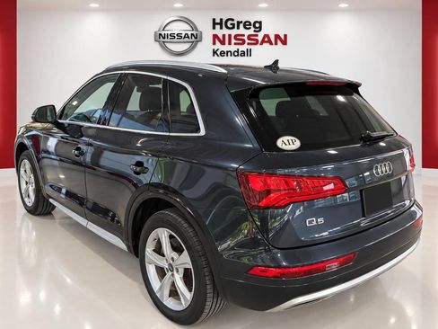 Used 2020 Audi Q5 2.0T Premium Plus w/ Premium Plus Package AWD/4WD image 2