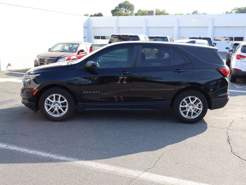 Used 2023 Chevrolet Equinox LS w/ LS Convenience Package FWD image 18