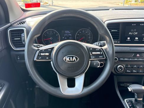 Used 2022 Kia Sportage LX AWD/4WD image 16