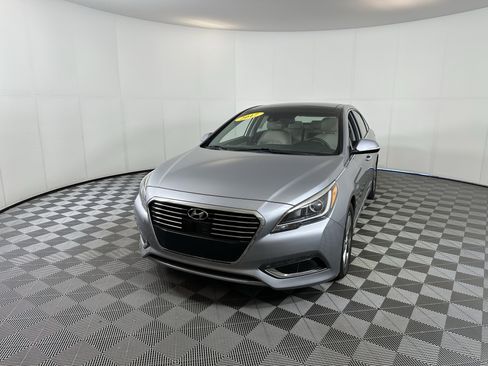 Used 2017 Hyundai Sonata Limited w/ Ultimate Package 02 image 2