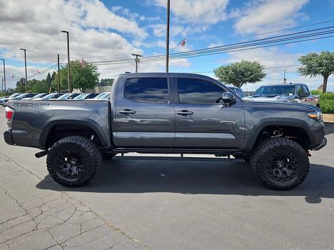 Used 2022 Toyota Tacoma TRD Off-Road w/ Technology Package AWD/4WD image 7
