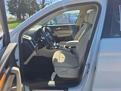 Used 2024 Audi Q5 2.0T Premium w/ Convenience Package image 3