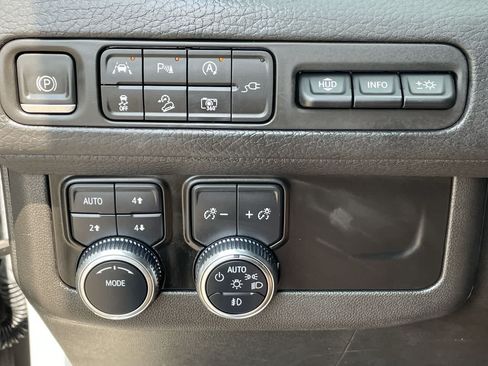 Used 2022 GMC Yukon XL Denali AWD/4WD image 31