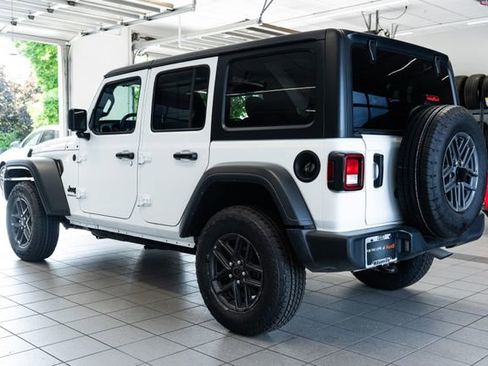 Used 2025 Jeep Wrangler Unlimited Sport AWD/4WD image 4