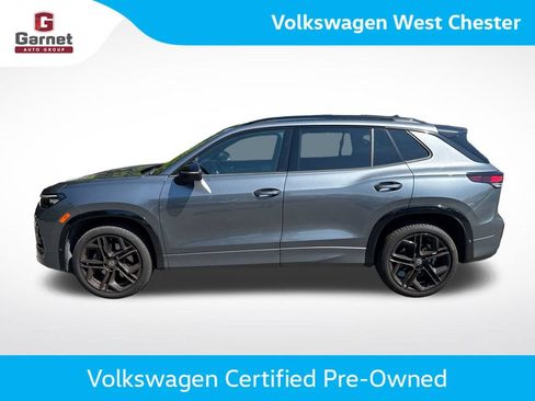 Certified 2025 Volkswagen Tiguan SE R-Line AWD/4WD image 2
