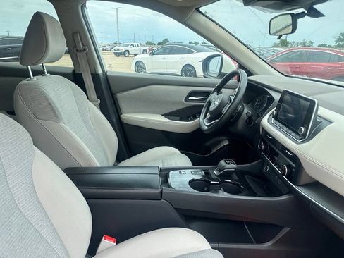 Certified 2023 Nissan Rogue SV FWD image 29