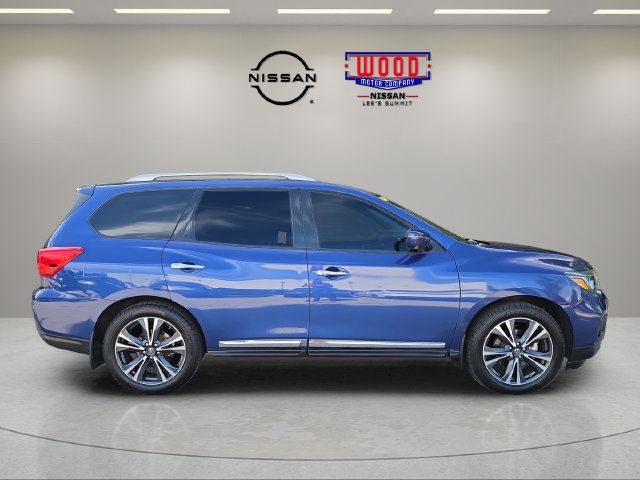 Used 2018 Nissan Pathfinder Platinum FWD image 2