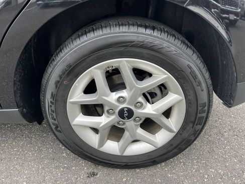 Used 2025 Kia Soul LX w/ LX Technology Package FWD image 23