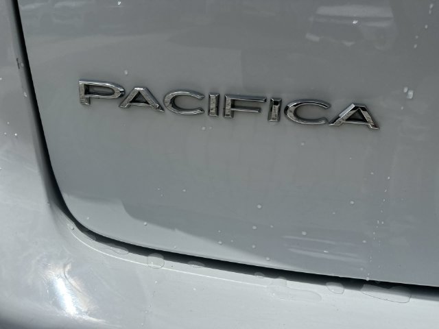 Used 2024 Chrysler Pacifica Touring FWD image 38