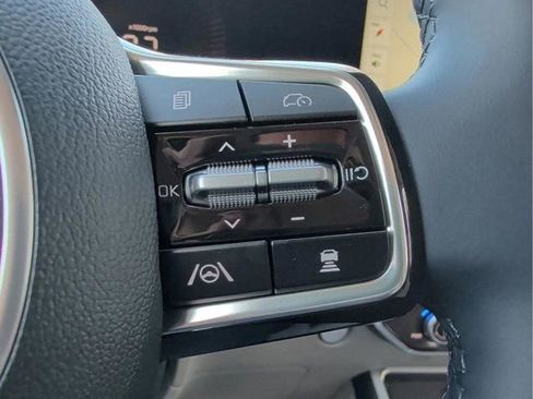 New 2026 Kia Carnival EX FWD image 32