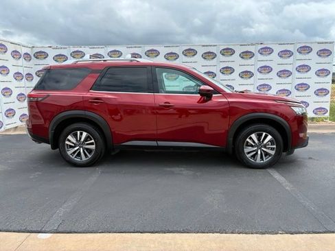 Certified 2024 Nissan Pathfinder SL FWD image 1