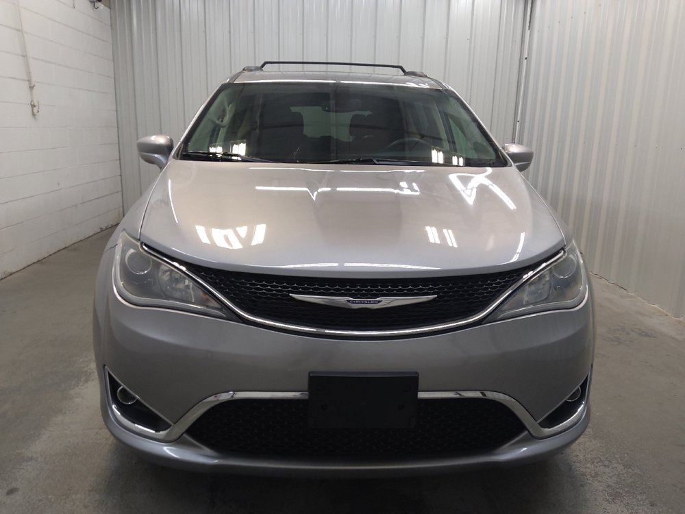 Used 2019 Chrysler Pacifica Touring Plus w/ Tire & Wheel Group FWD image 14