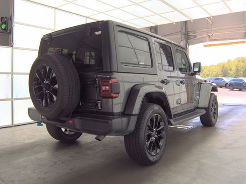 Used 2023 Jeep Wrangler Unlimited Sahara w/ Cold Weather Group AWD/4WD image 8