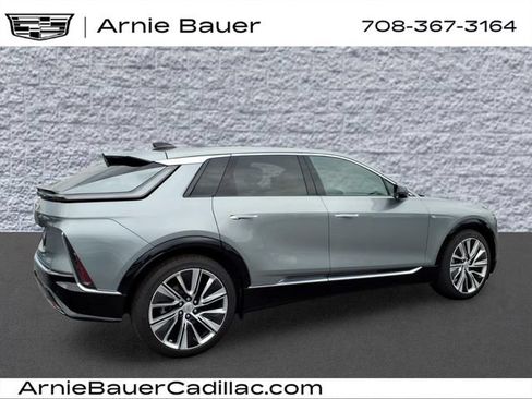 Used 2025 Cadillac Lyriq Luxury w/ LPO, Floor Liner Package AWD/4WD image 6