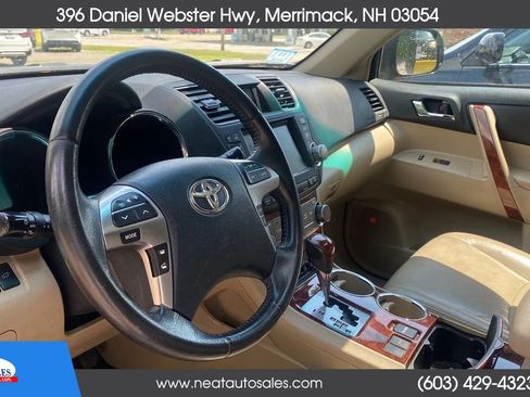 Used 2011 Toyota Highlander Limited w/ Tow Pkg FWD image 5