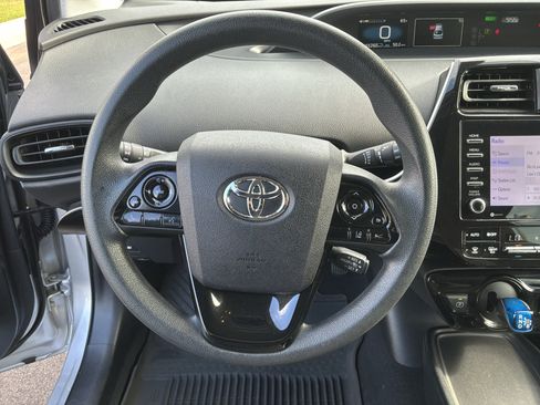 Used 2021 Toyota Prius LE AWD/4WD image 18