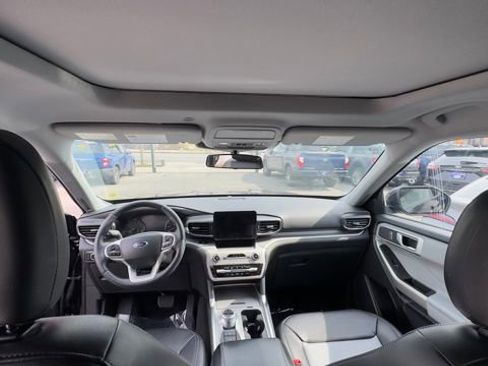 Used 2023 Ford Explorer XLT w/ Equipment Group 202A image 18